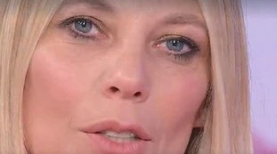 Storie Italiane, Eleonora Daniele chiude in lacrime: "Ce la devi fare, siamo tutti con te"