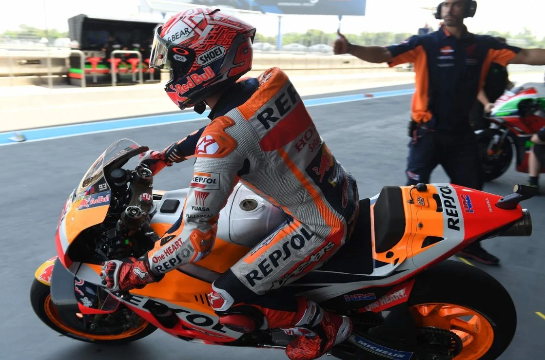MotoGp, Marc Marquez in pole anche in Thailandia, Rossi sfortunato a solo 11 millesimi