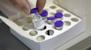 Vaccino AstraZeneca, Piero Di Lorenzo: "L'Ema ha tutto per il via libera. L'Italia? Aspetterà”
