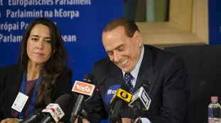 Giorgia Meloni, la Polonia attacca Berlusconi: "Cosa deve fare con Putin"