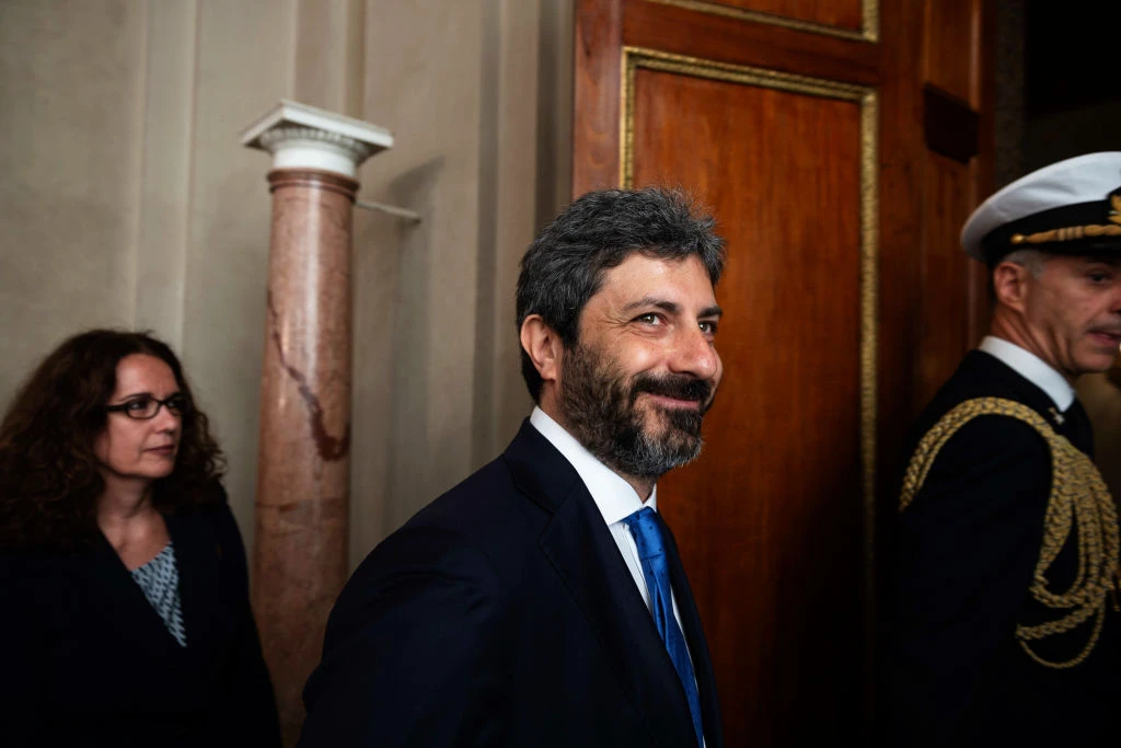 Luigi Di Maio fregato da Roberto Fico: "Arriveremmo alla rottura nel M5s", il ricatto che lo ha fatto fuori