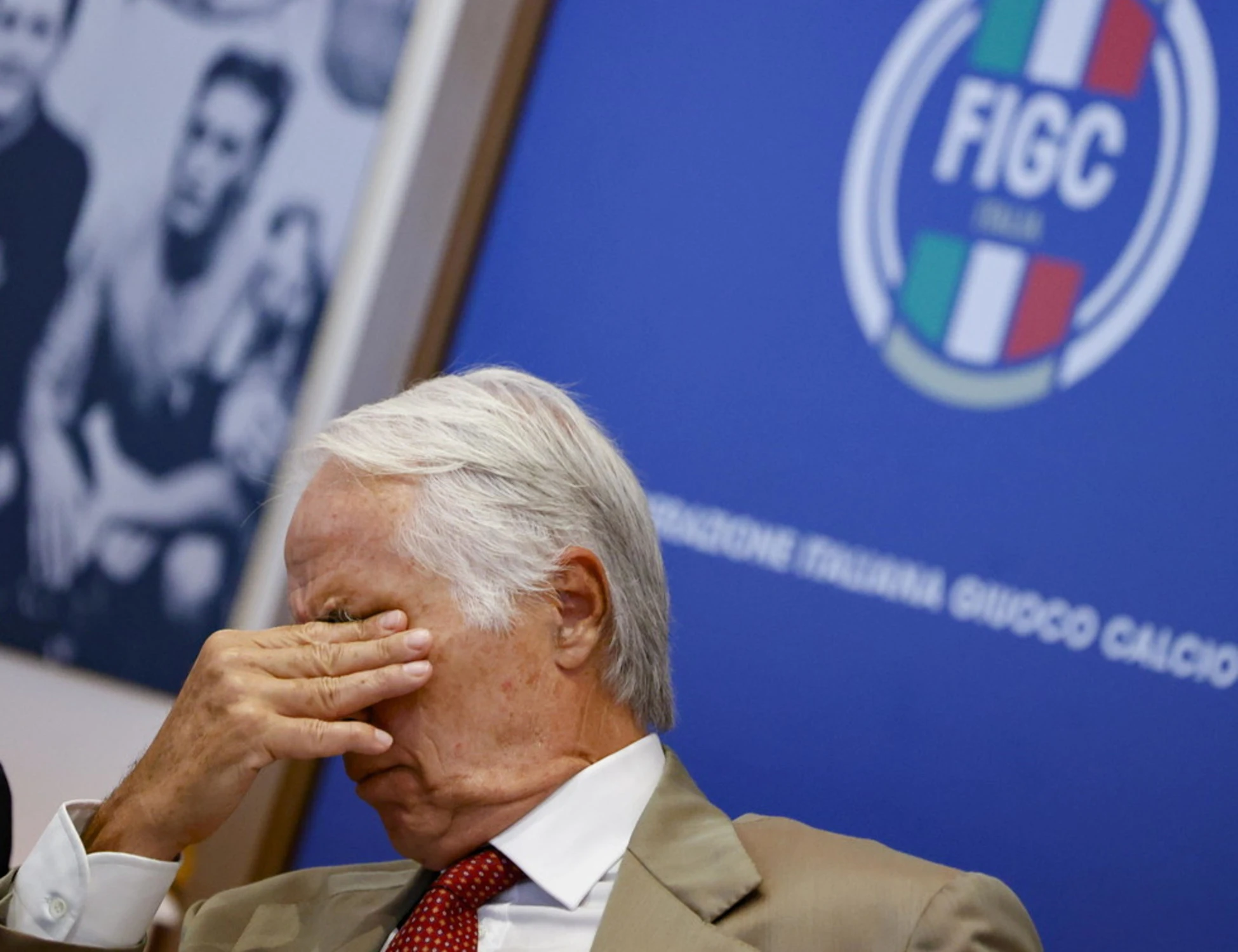 "Giovanni Malagò non è in regola", battaglia legale contro il presidente Figc: rischia anche lui?