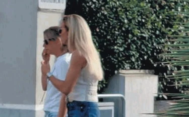 Silvia Salis, dove l'hanno paparazzata all'ora dell'aperitivo (e con chi)