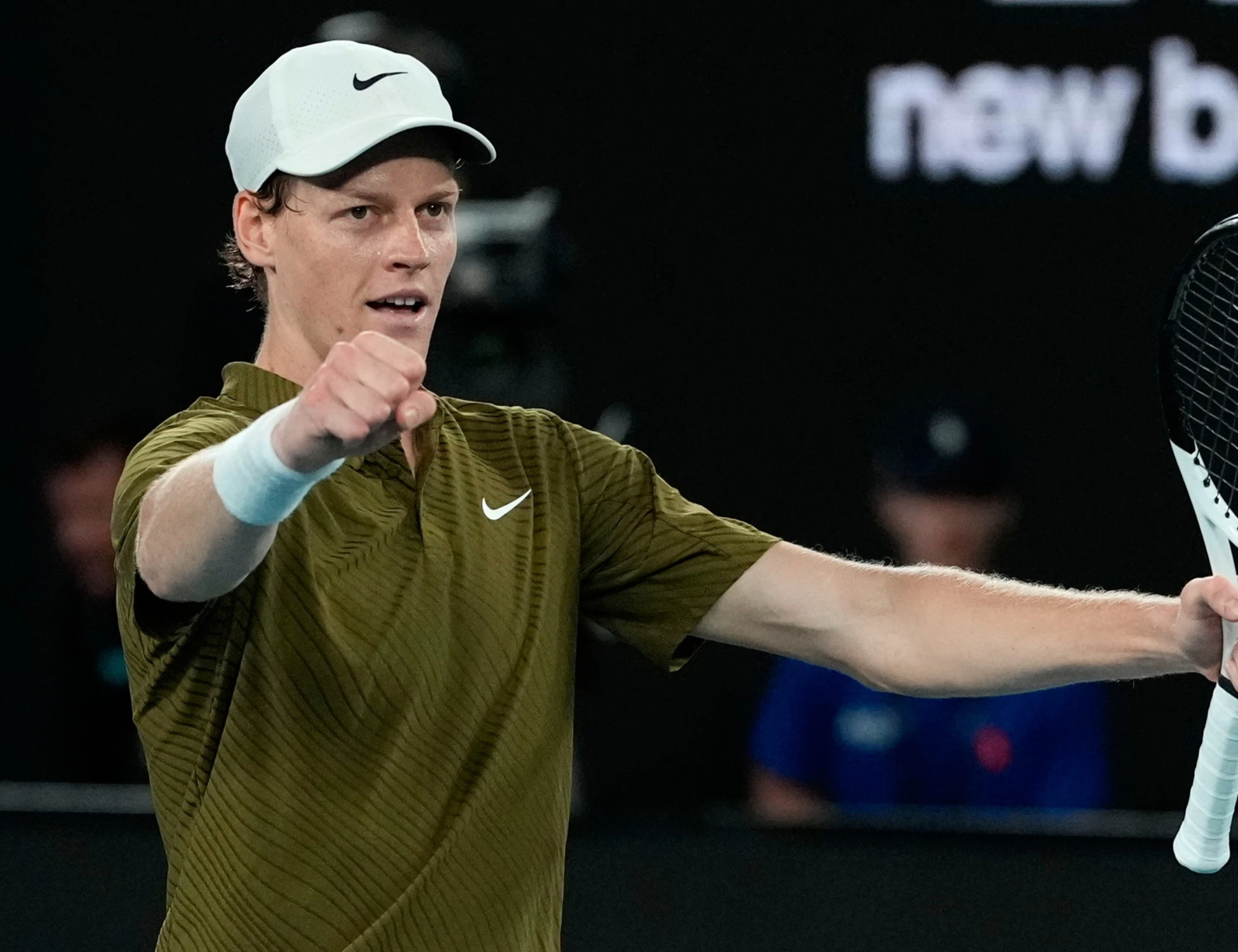 Jannik Sinner, demolito Alexey Popyrin in due set: vola ai quarti