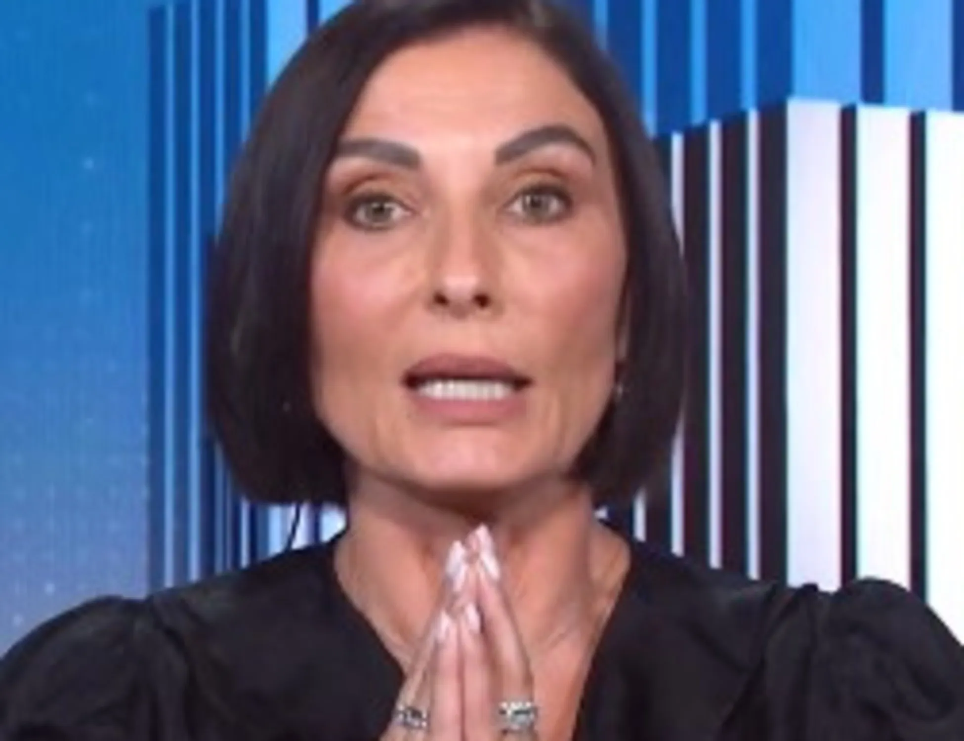 Leggi l'articolo: "Io alzo le mani". Il delirio della Morani, vuole un'altra testa