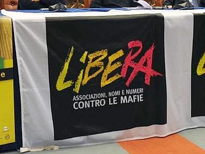 In 150mila a Firenze per dire no alle mafie Don Ciotti ai giovani: ribellatevi alla peste