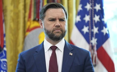 https://media.liberoquotidiano.it/2OMUgnbSmg3i1NVfrPkRdXCyhCZlP0O1FESW43sO_BE/width:800/quality:90/aW1hZ2VzLzIwMjUvMDkvMTUvMTEwNDM4NjA5LTJiZmExNTIyLTQ3YzgtNGQ1Yi04Y2FlLWQwMjc2ODY4MTNmNi5qcGc.webp