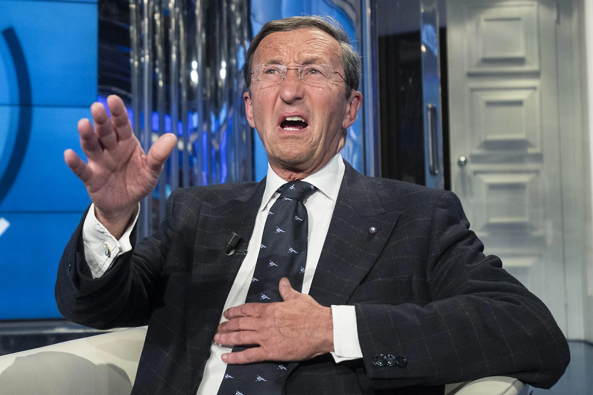 Fini lo sputo agli italiani e lo schiaffo a Giletti: "Chiedete a lui se..."