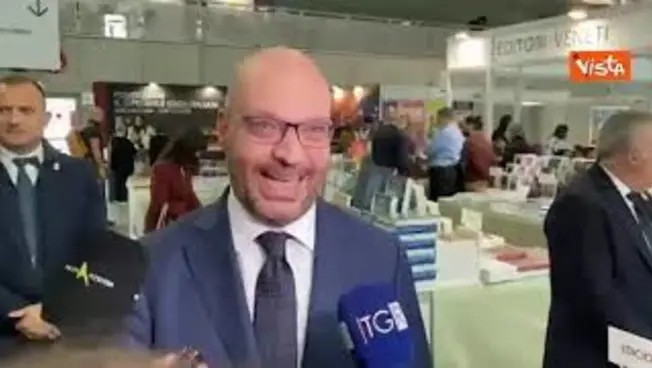 Leggi l'articolo: Fontana (Camera) al Salone del Libro: La malattia dell'ignoranza va combattuta con lo studio