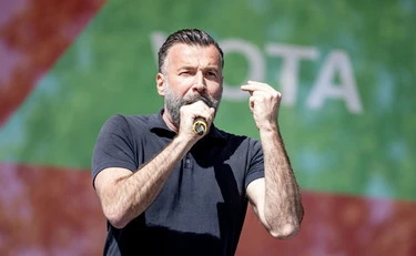 https://media.liberoquotidiano.it/2Qu-T2q6ycG2LCJME0ESJ409_mj3gbS5-_vhoqvlFrE/width:800/quality:90/aW1hZ2VzLzIwMjYvMTAvMDEvMTYyNzM0MTAzLTU3OWIwZmFiLTg3ZjgtNDIxNS1iMWNjLTUwM2QwM2U1YjJmZC5qcGc.webp