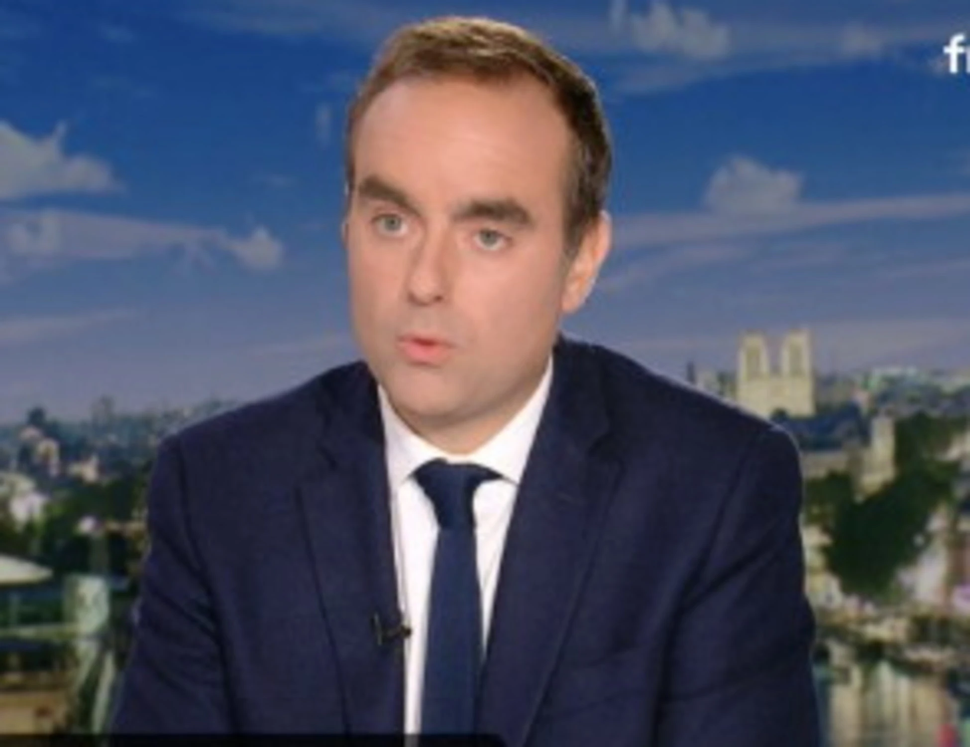 Lecornu in tv, l'ultima farsa di Macron: "Nuovo premier in 48 ore"