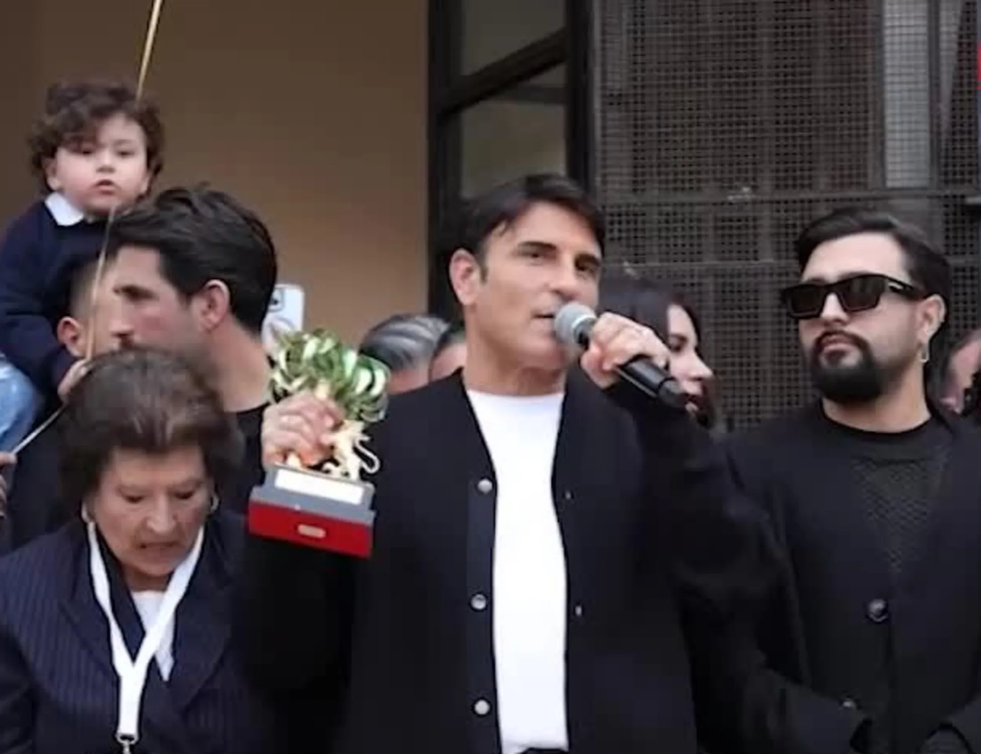 Leggi l'articolo: "Ecco cosa ho ricevuto": Sal Da Vinci, odio senza confini