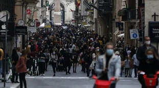 Dpcm, le prime indiscrezioni su spostamenti, negozi e vacanze: cosa cambia