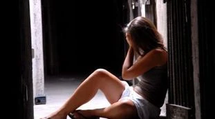 Milano, stuprata dal branco si vendica: accoltella il pakistano che l'aveva violentata