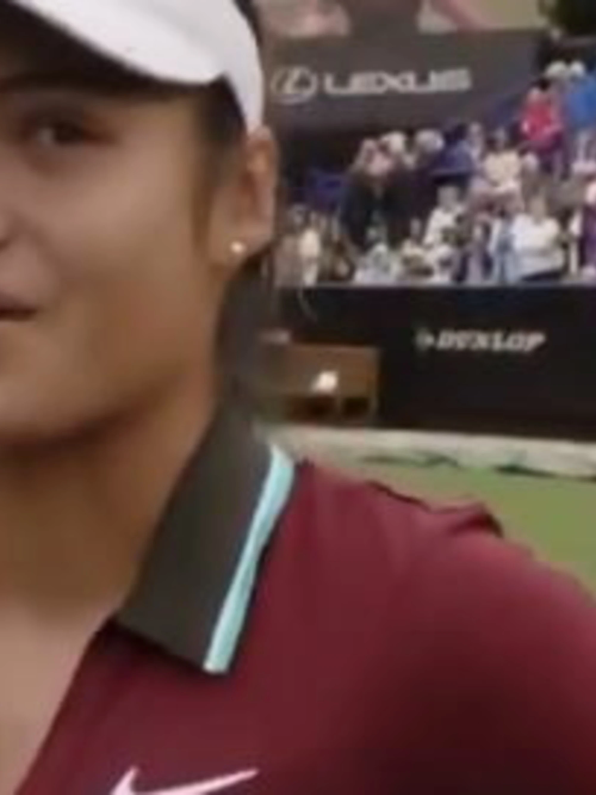 Emma Raducanu scoppia in lacrime in campo: "Ho ricevuto una brutta notizia"