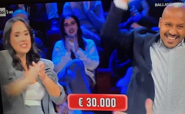 Affari Tuoi, Stefano "impallinato" sui titoli di coda: "Il più imbranato"