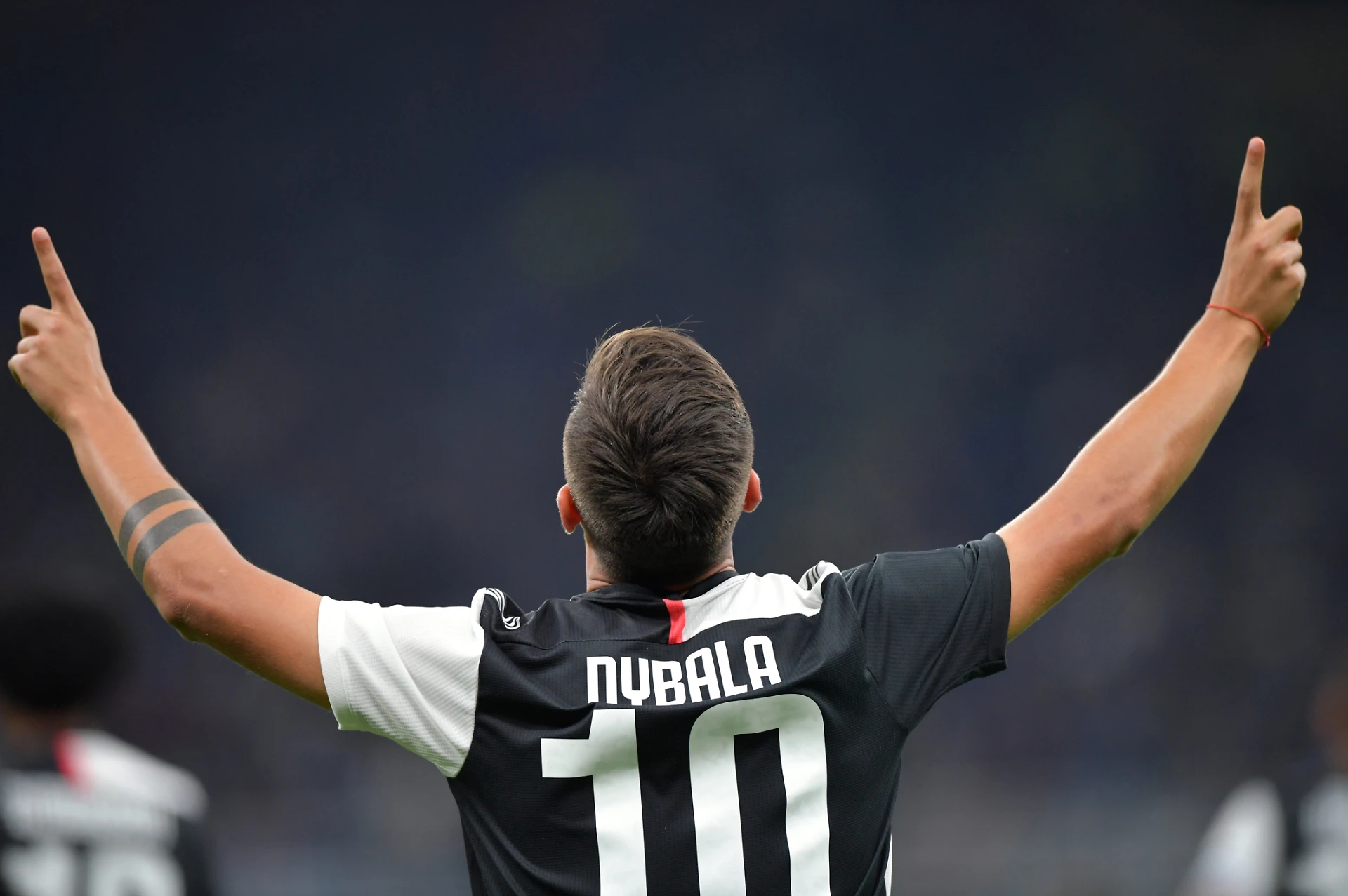 La Juventus ringrazia Dybala: magia per battere Milan e tornare in vetta