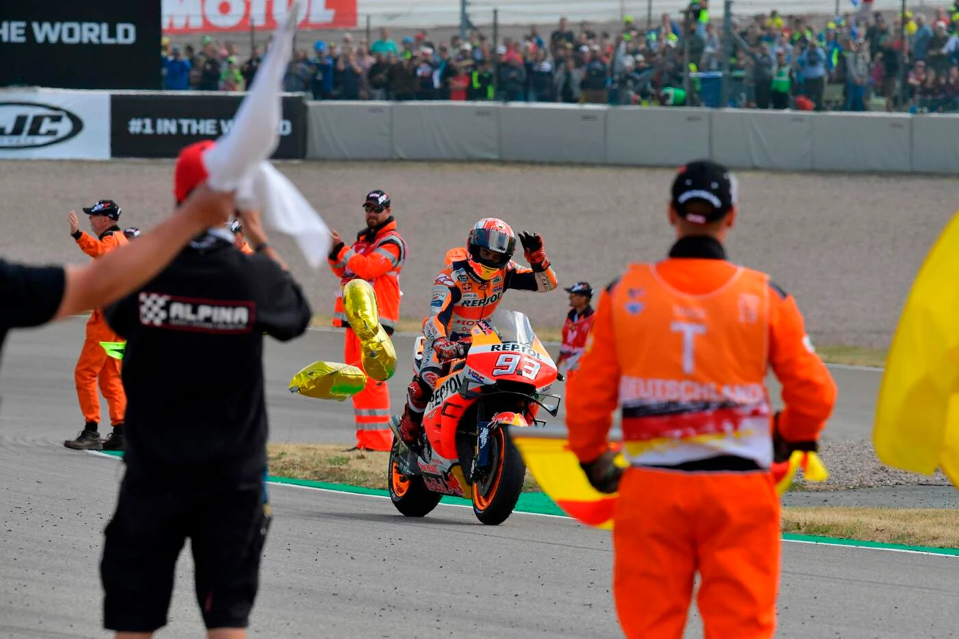Domina anche in Germania: con Marquez non c'è storia. Valentino Rossi solo ottavo