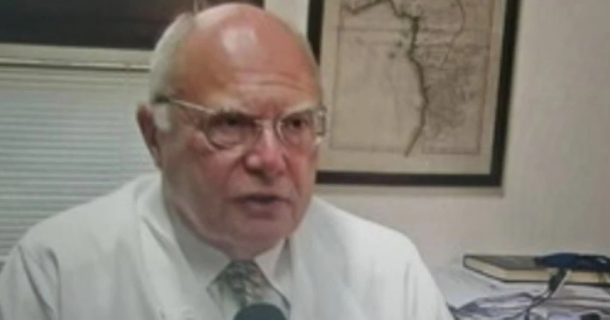 Massimo Galli ad Agorà, "sono un povero vecchietto": telespettatori basiti, cosa spunta al suo fianco in diretta tv