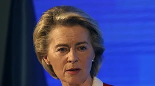 Ursula von der Leyen, bomba del re del gossip: il "fetish" della presidente, "lo fa sempre nei momenti difficili"