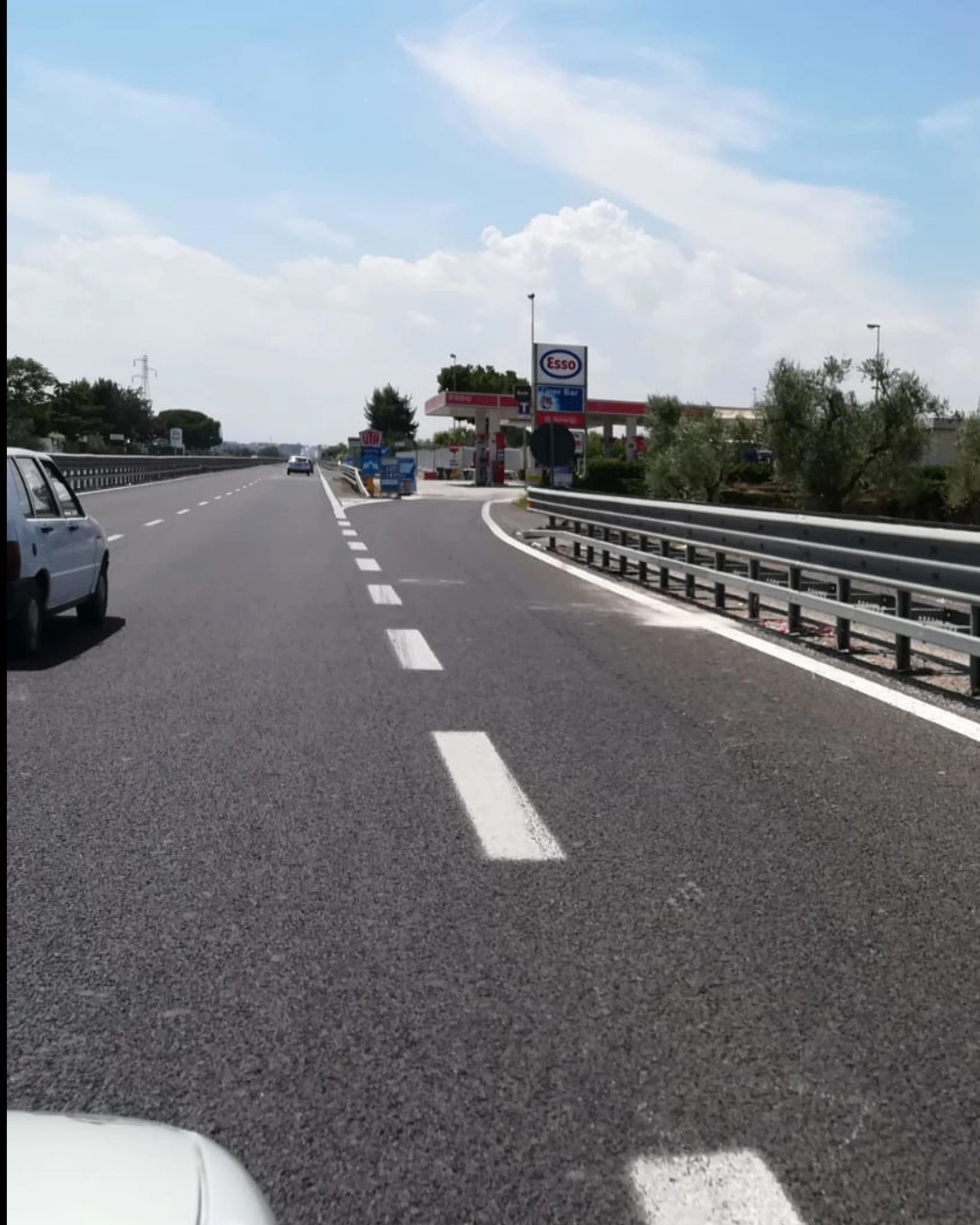 Bari, auto travolge i ciclisti: tre morti sulla Sp231
