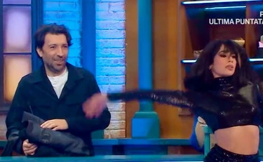 Affari tuoi, Herbert Ballerina incrocia la sua sostituta: occhio alla faccia