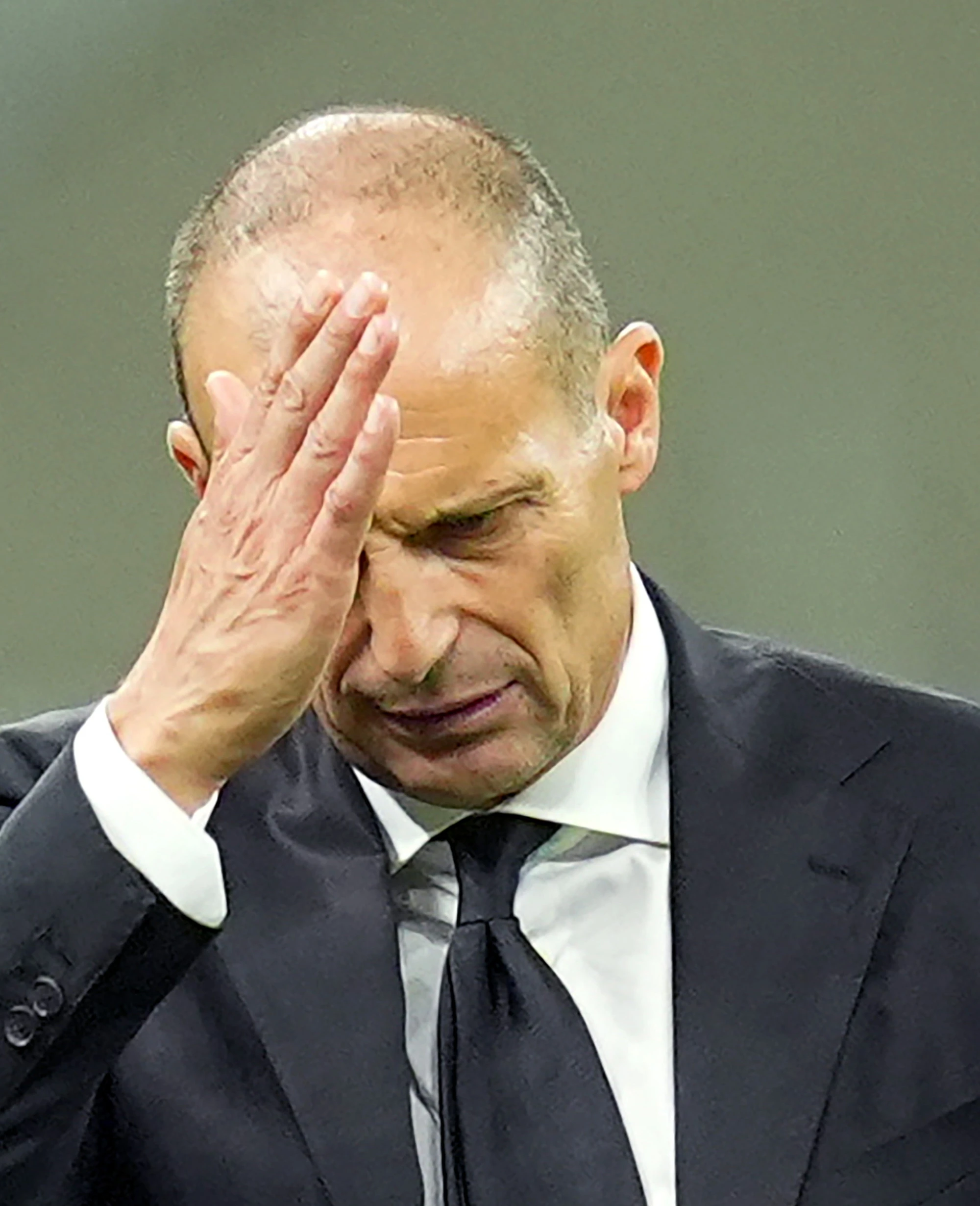 Massimiliano Allegri "bollito totale": chi lo insulta, è caos Milan