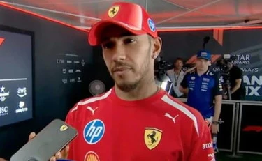 Hamilton resta di sasso in tv, riesce a dire solo "sì"