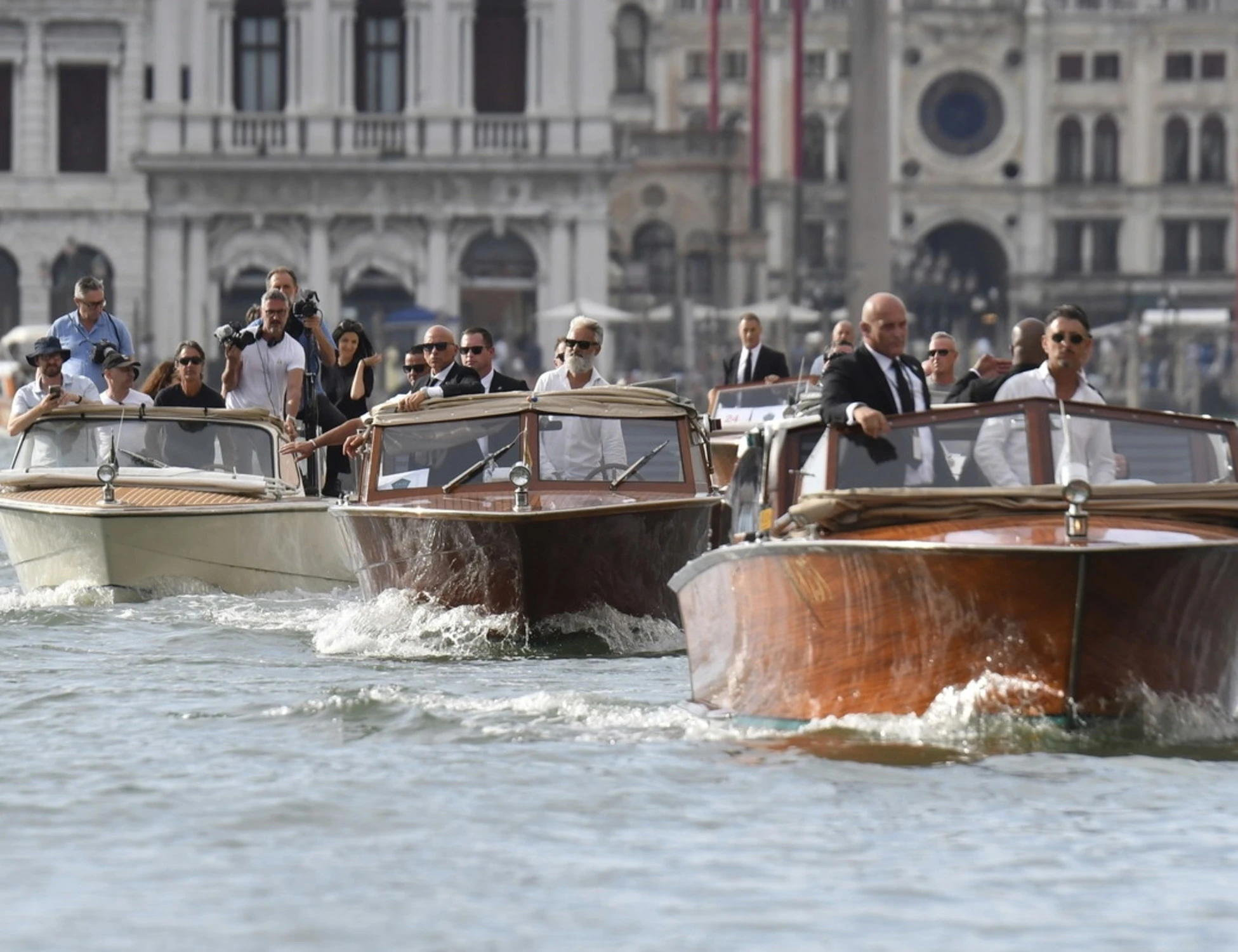 Bezos a Venezia, Brugnaro disintegra il Pd: "In primavera si vota. Le pare normale?"