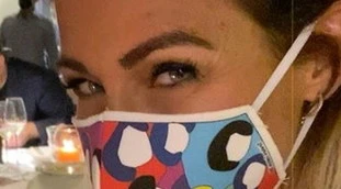 Sonia Bruganelli e Paolo Bonolis al ristorante, coperti di insulti: "Proprio un gran cervello"