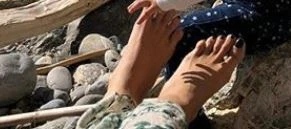Caterina Balivo, un fan nota un particolare sui piedi: "Sono gonfi?". La preoccupazione per la sua salute