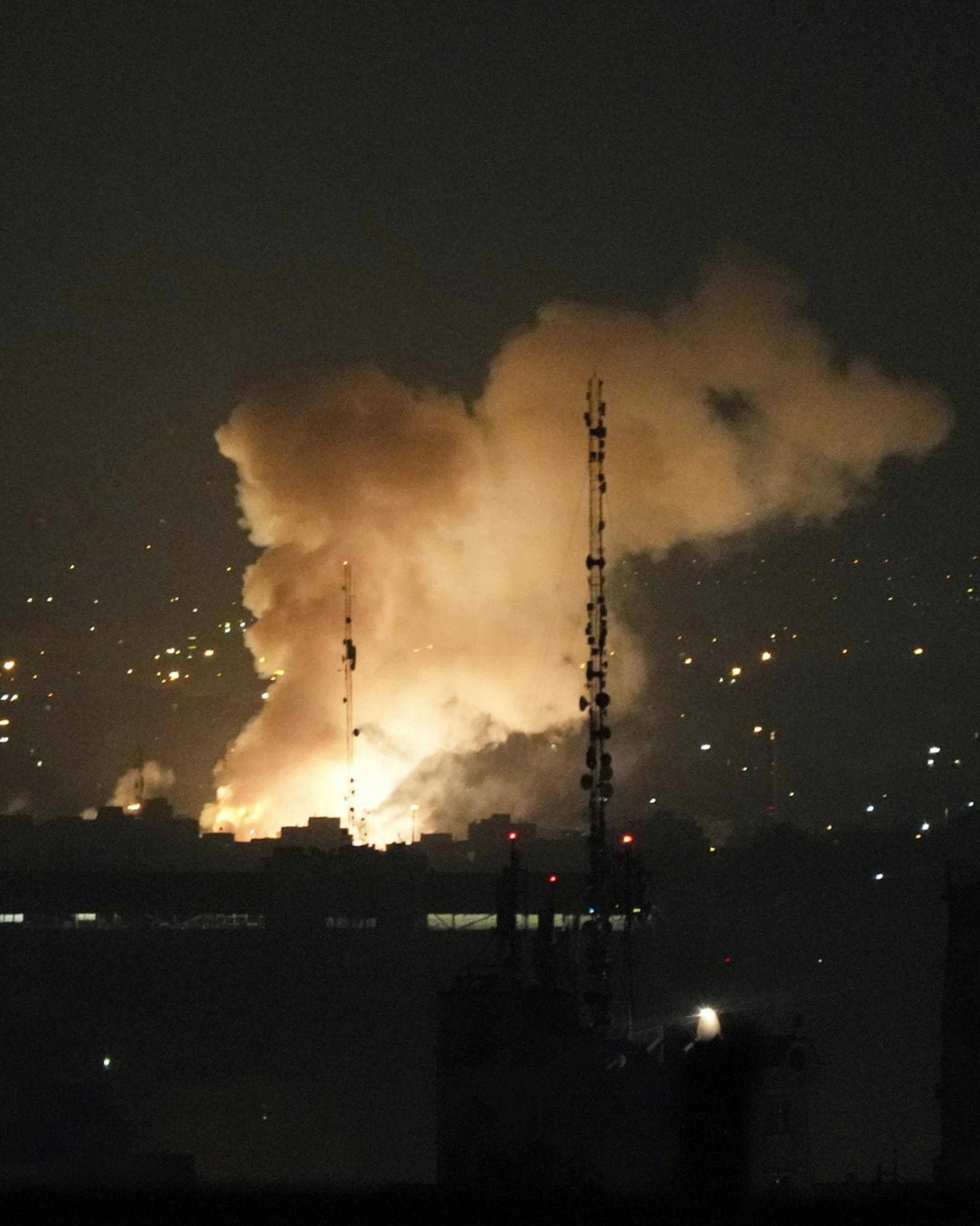 Israele, un doppio attacco perfetto: la strategia per "decapitare" l'Iran