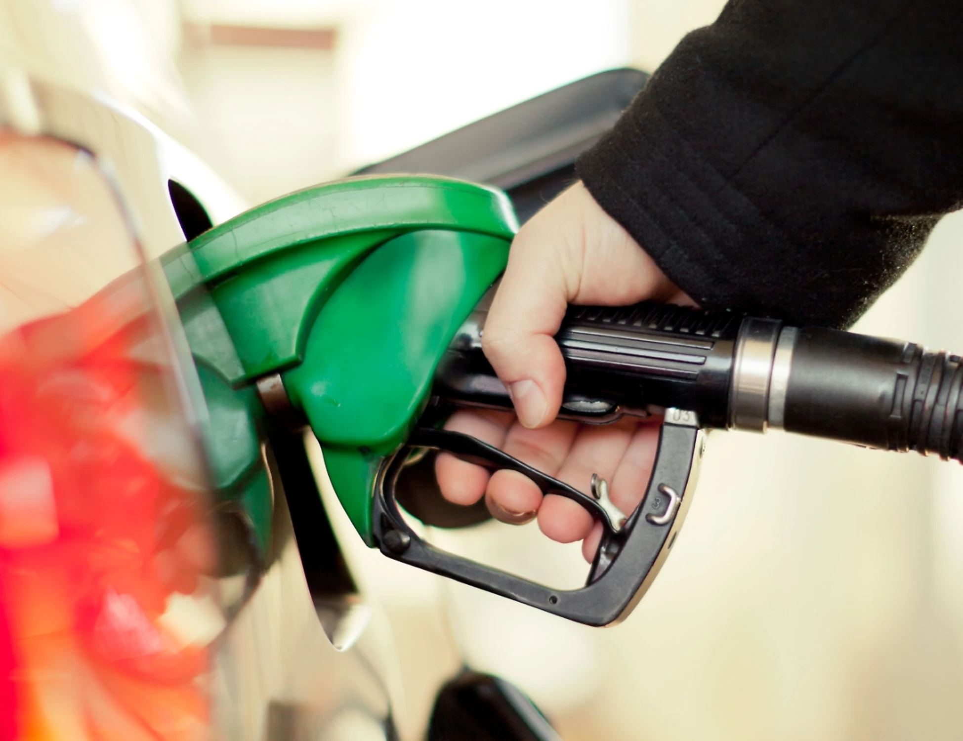 Truffa al distributore, benzina e carta di credito: come funziona