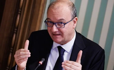 https://media.liberoquotidiano.it/2ZvZy1jAooS-r4rff-FNvLlEfaqBXDbnyJsVAv1u8i8/width:800/quality:90/aW1hZ2VzLzIwMjYvMDYvMDIvMTEwNTU1NzAwLTA5Y2MzMTIwLTZkNmYtNDdjZi05YjFhLTU5YTZlMTAwNWJkNi5qcGc.webp