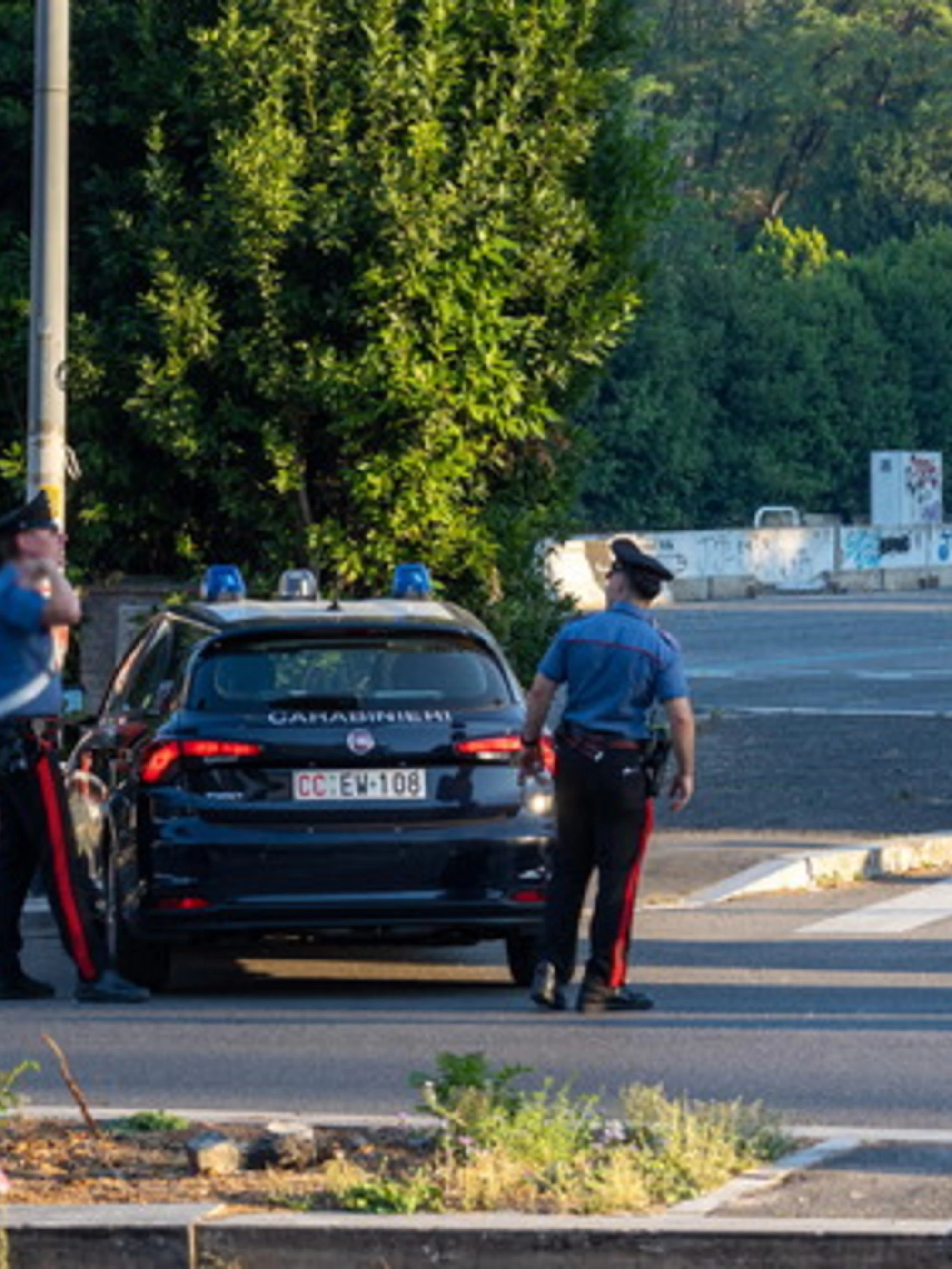 Morde e aggredisce due carabinieri Ma viene assolto