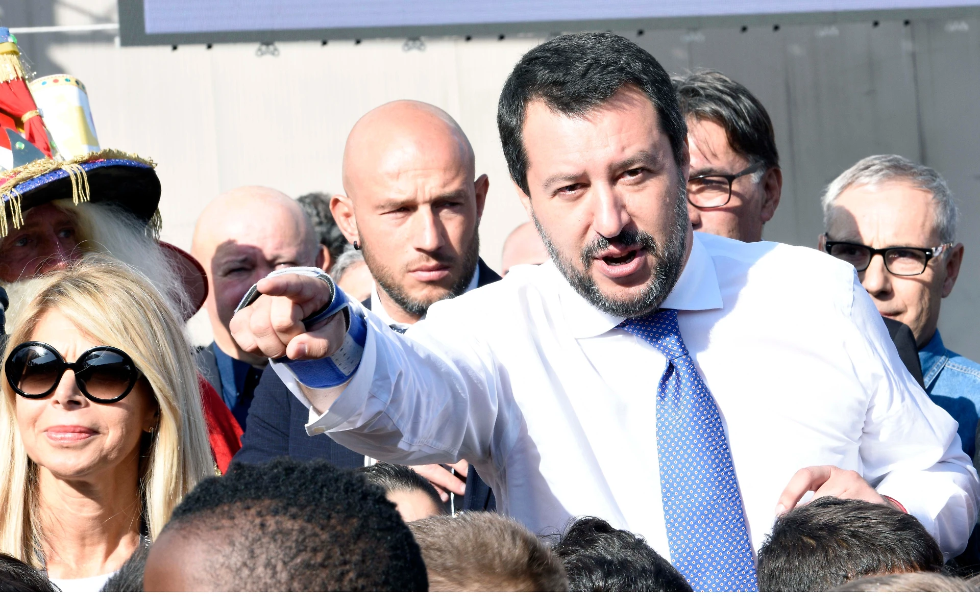 Matteo Salvini, l'indiscrezione: se ne frega della multa per la manovra, pronto a non pagare l'Europa