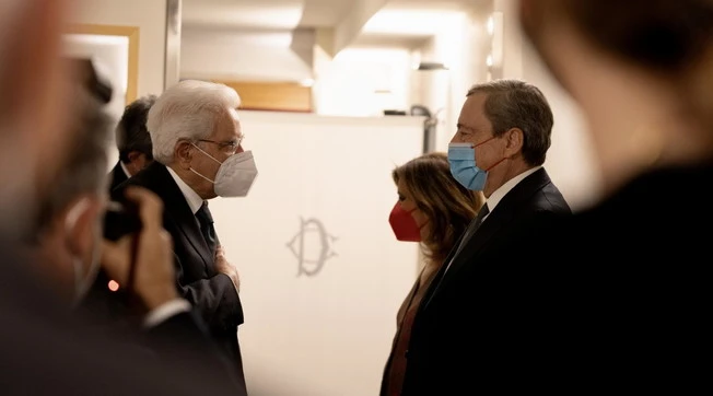 Mario Draghi senatore a vita? "Pressioni Pd su Sergio Mattarella": Quirinale, un piano pericoloso