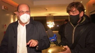 Striscia la notizia, Nicola Zingaretti rifiuta il Tapiro d'oro: imbarazzo estremo, con Staffelli finisce male