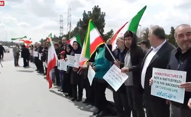 Iran, l'ora dell'Apocalisse: scudi umani e distruzione totale? Tam tam da Washington