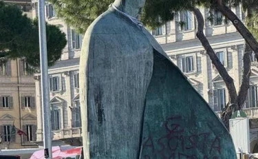https://media.liberoquotidiano.it/2bkmVc5Ws410k7QJUq6TM9NO36qdfXIvs47kN7-KUJk/width:800/quality:90/aW1hZ2VzLzIwMjUvMTAvMDYvMTAwNzM4NDY4LWU2NDM4YjIxLTZhNzEtNDg5YS1iNzBkLTgzMTlkOWE4YmY3Ni5qcGc.webp