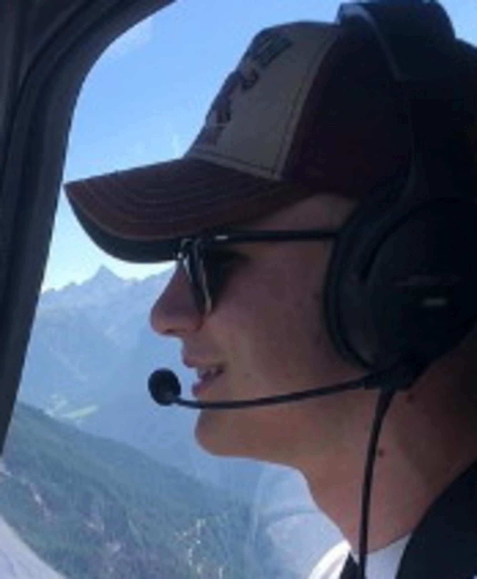 Alto Adige, si arrampica sulla statua che cede: muore il 19enne Leon