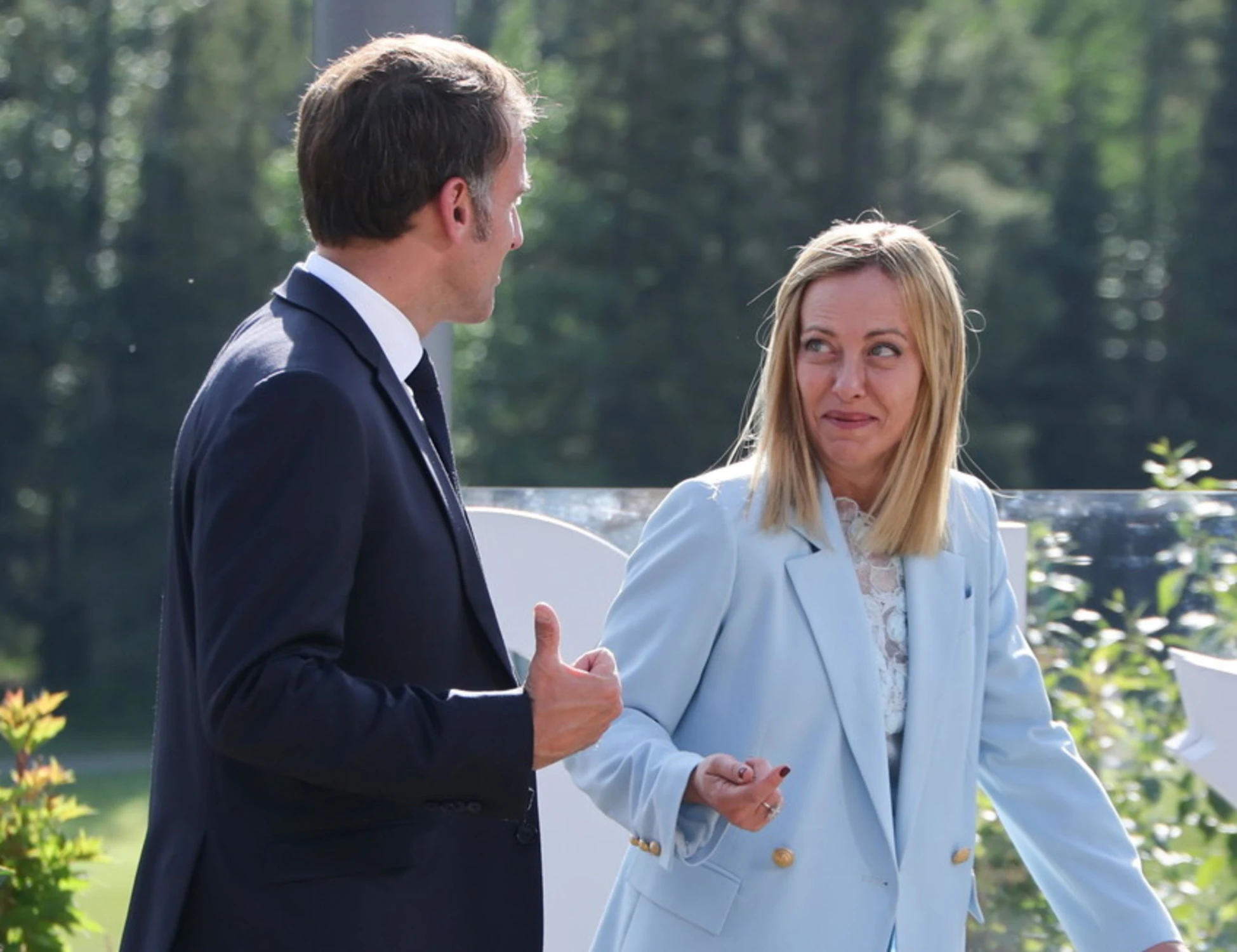 Meloni, anche Les Echos in ginocchio: "Tutti sedotti", colpo mortale per Macron