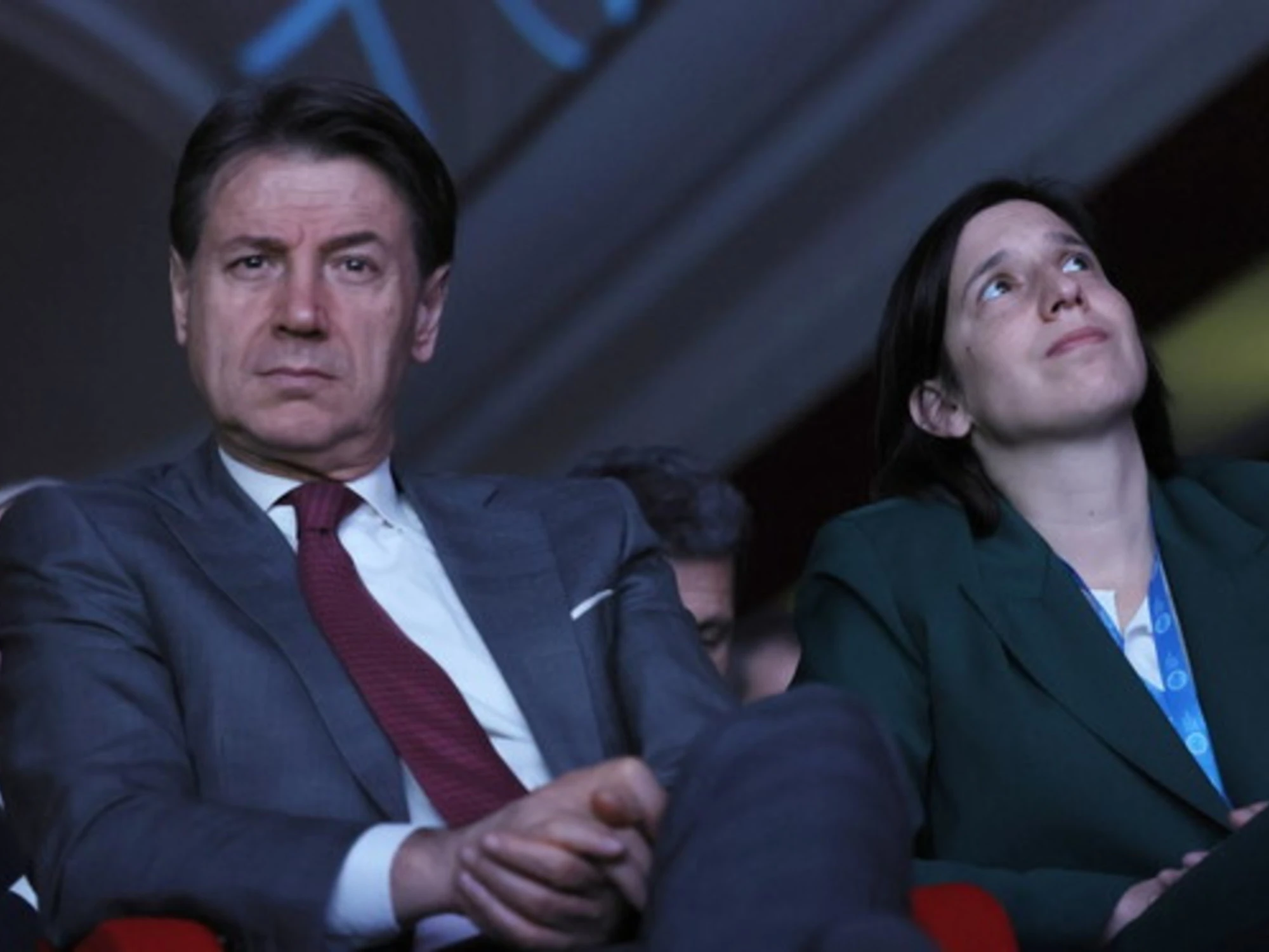 Elly Schlein a caccia dei loro voti: faida aperta con "l'alleato" Conte