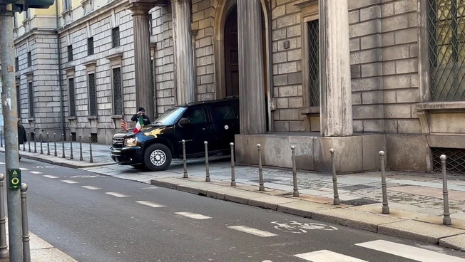 Dopo l' incontro con Meloni, la delegazione americana lascia la Prefettura