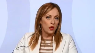 Mondragone, Giorgia Meloni contro Vincenzo De Luca: "Sceriffo? No, incantatore di serpenti"