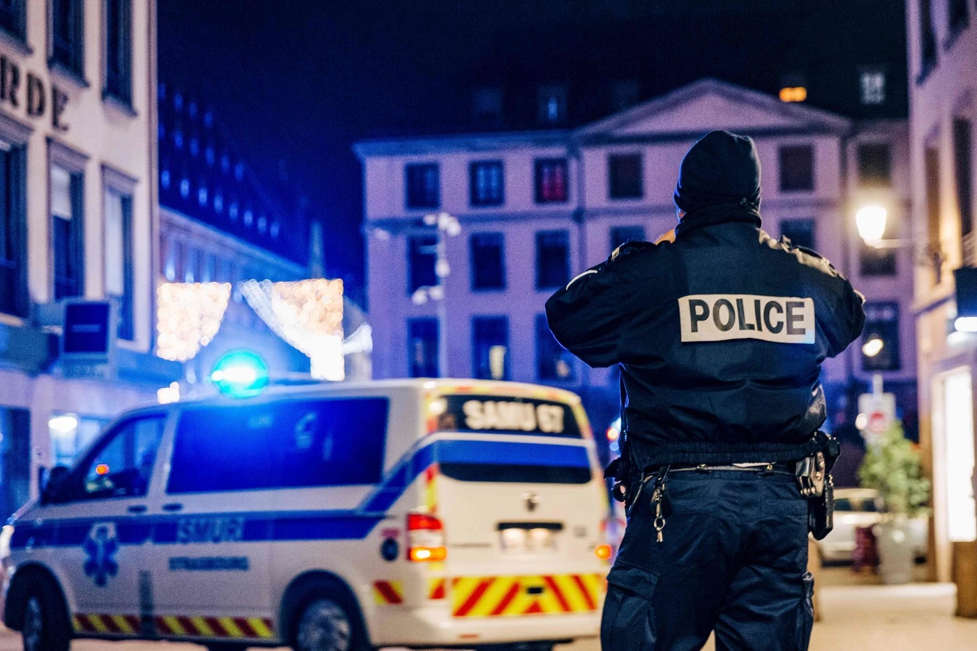 Strasburgo, strage al mercatino di Natale: 3 morti, 12 feriti. Killer in fuga: poche ore prima evita l'arresto
