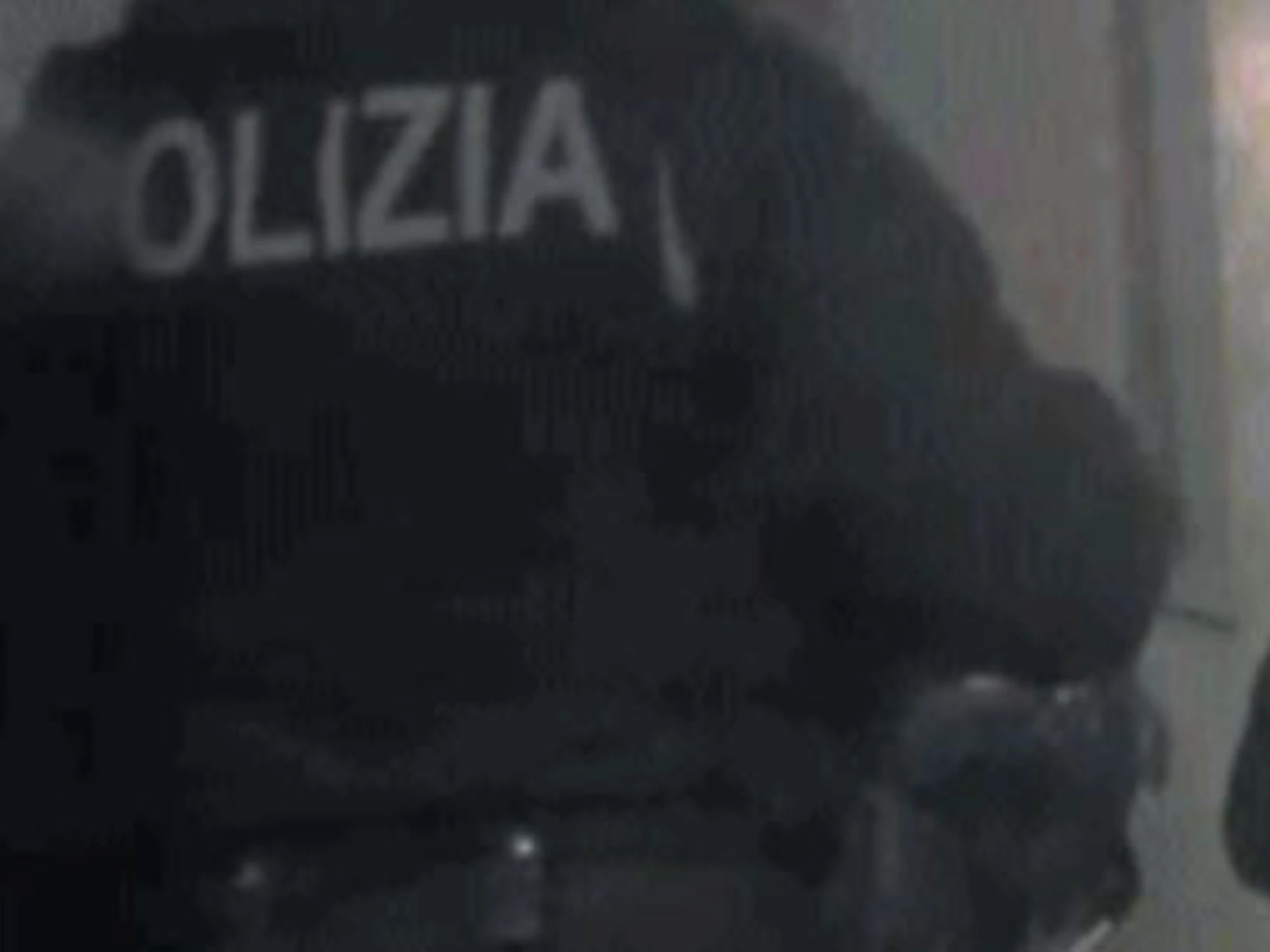 Irregolare accoltellato alla schiena e al torace da algerini