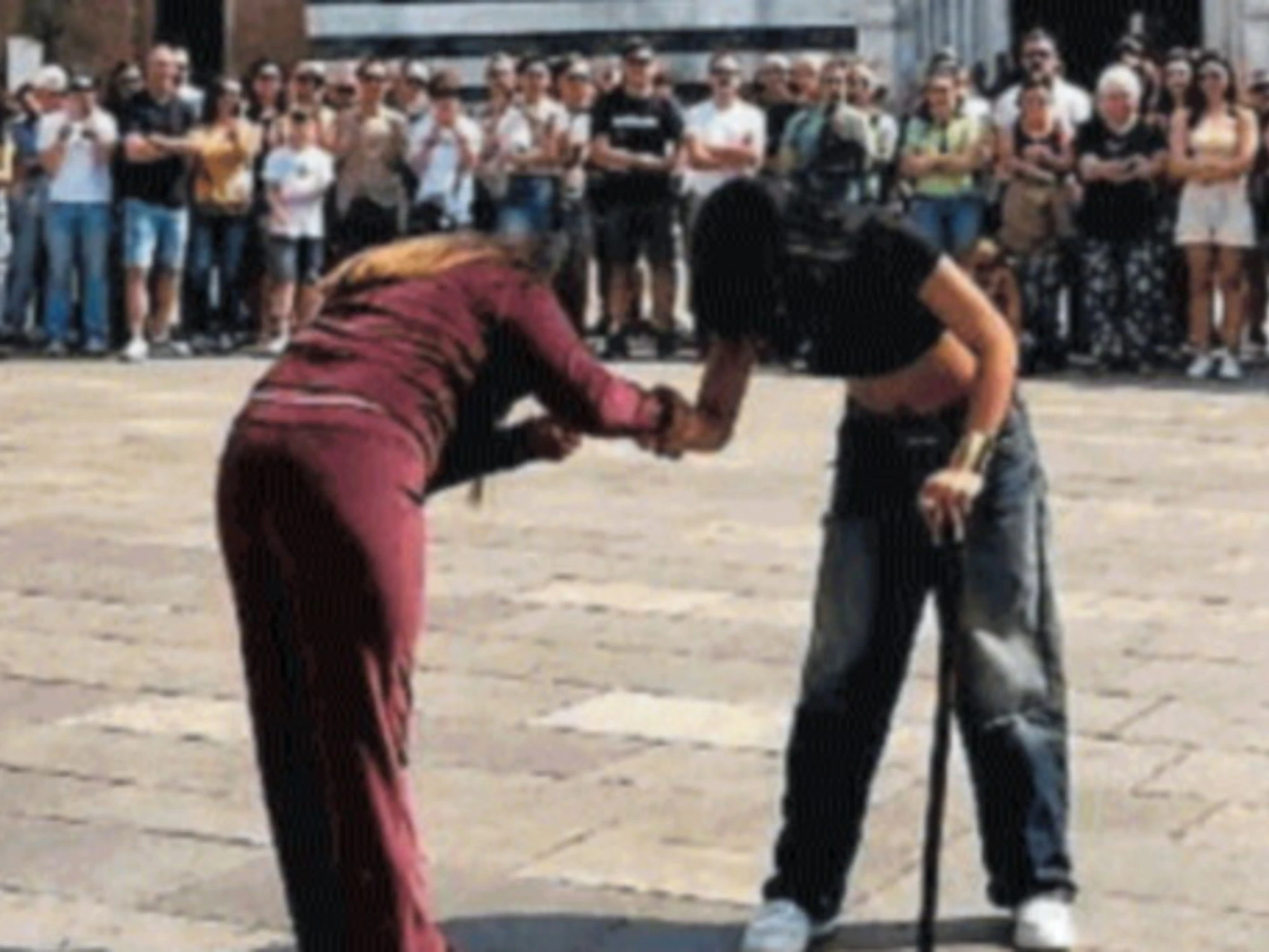 La sfida "aura battle": chi vince è il più figo