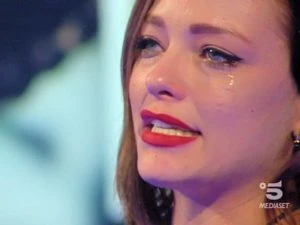 Grande Fratello Vip, Fabrizio Corona vede Silvia Provvedi e Ilary Blasi e sbrocca: "Strani impulsi, qua..."