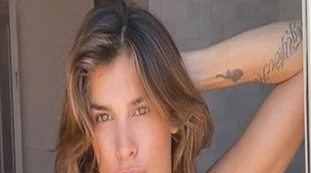 Elisabetta Canalis senza trucco: "Il mio intimo preferito". Così a 43 anni, ma come fa?